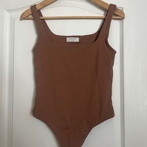 ARITZIA Babaton - Contour Squareneck Bodysuit